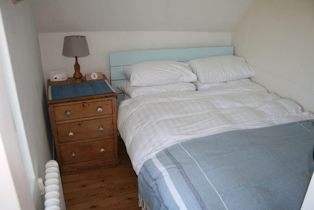 Greystone Cottage - Sea Views, Short Stroll To A Beautiful Sandy Beach Brook  Екстериор снимка