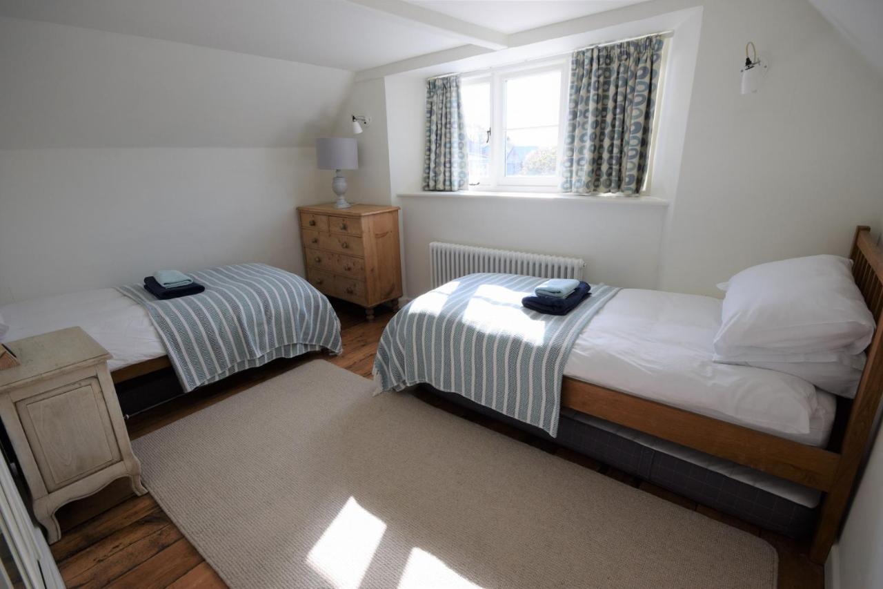 Greystone Cottage - Sea Views, Short Stroll To A Beautiful Sandy Beach Brook  Екстериор снимка