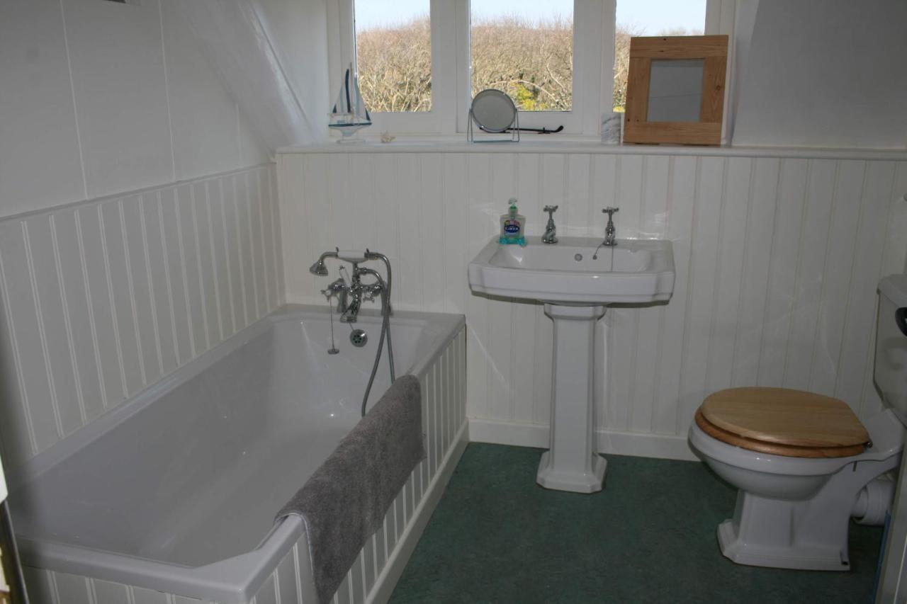 Greystone Cottage - Sea Views, Short Stroll To A Beautiful Sandy Beach Brook  Екстериор снимка