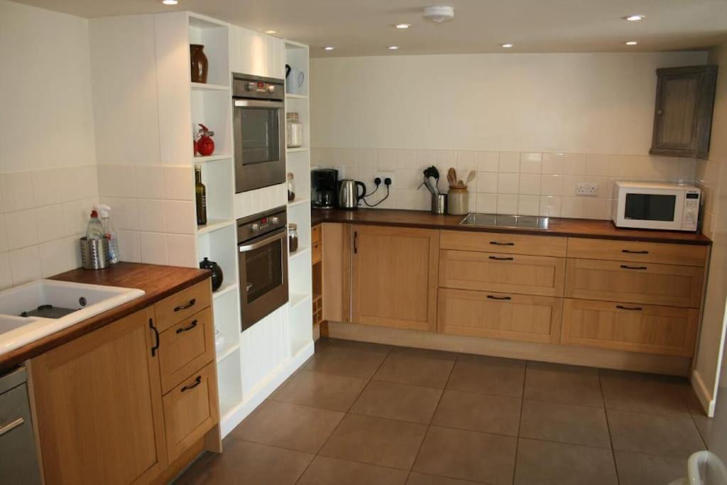 Greystone Cottage - Sea Views, Short Stroll To A Beautiful Sandy Beach Brook  Екстериор снимка